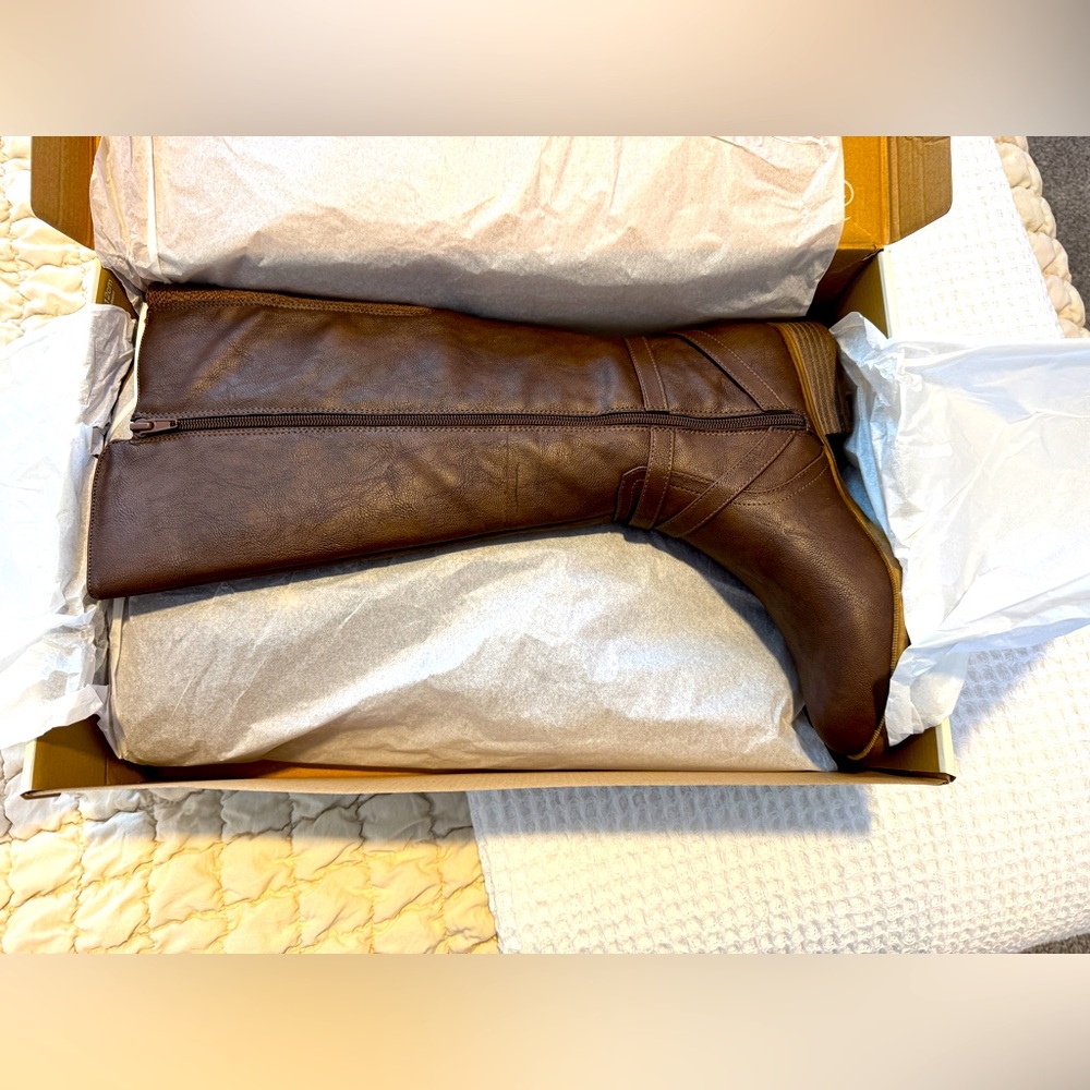 NWT Life Stride Xtrovert Women’s Wide Calf Riding Boots - Size 10M - Brown